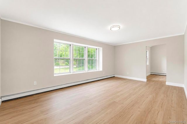 11 Bates Lane, Ridge, NY 11961