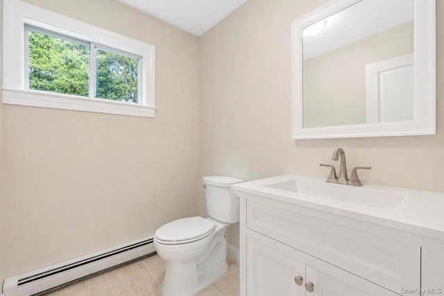 11 Bates Lane, Ridge, NY 11961