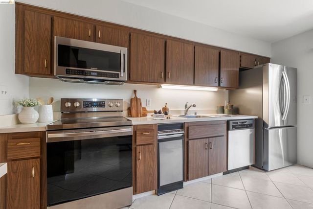 515 Tamarack Dr 15, Union City, CA 94587