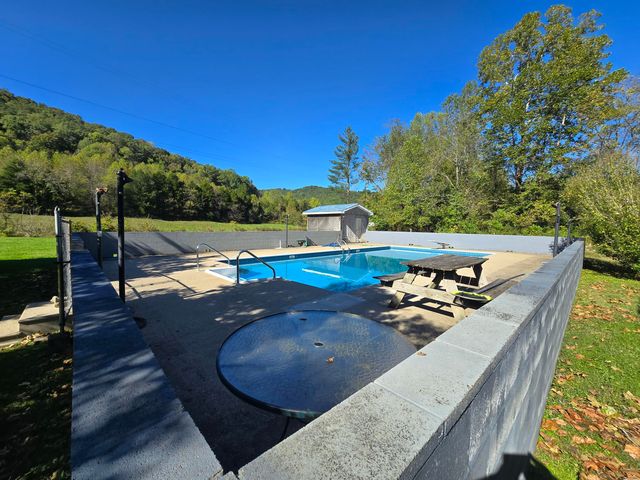 163 Eulett Lane, Vanceburg, KY 41179