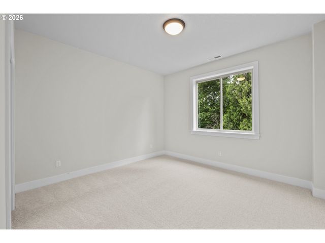 14183 Se Iseli Ln, Clackamas, OR 97015