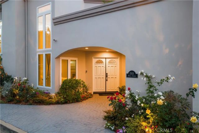 3501 Maple Avenue, Manhattan Beach, CA 90266