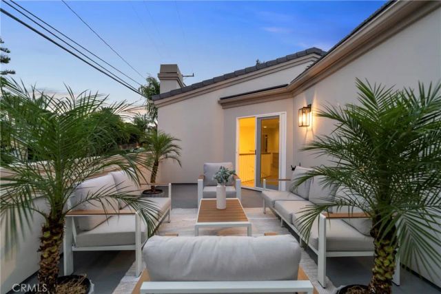 3501 Maple Avenue, Manhattan Beach, CA 90266