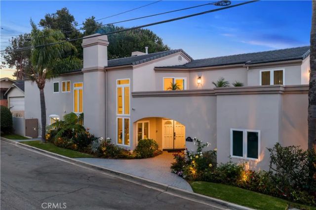 3501 Maple Avenue, Manhattan Beach, CA 90266