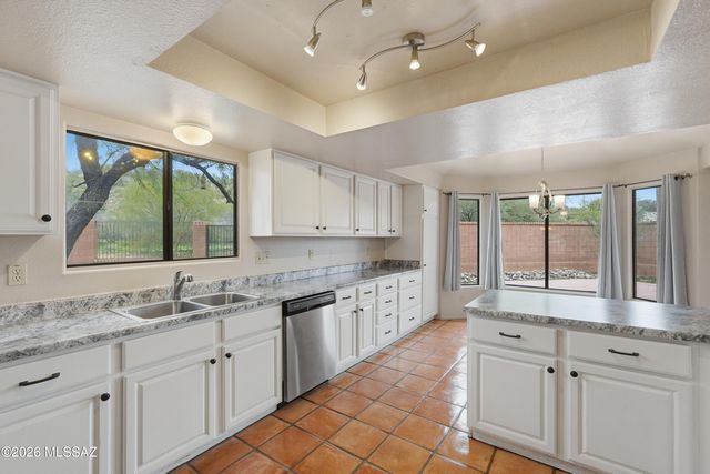 10290 N Krauswood Lane, Oro Valley, AZ 85737