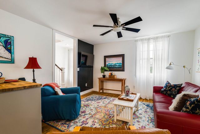 917 W BEVERLEY ST, Staunton, VA 22980