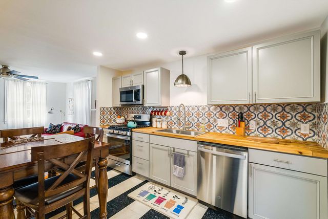 917 W BEVERLEY ST, Staunton, VA 22980