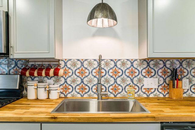 917 W BEVERLEY ST, Staunton, VA 22980