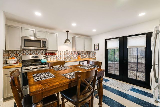 917 W BEVERLEY ST, Staunton, VA 22980