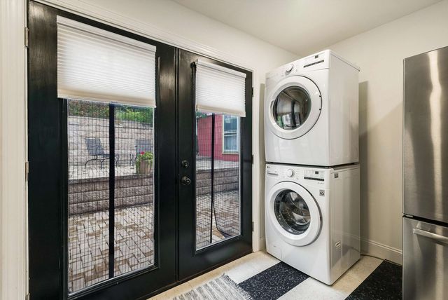 917 W BEVERLEY ST, Staunton, VA 22980