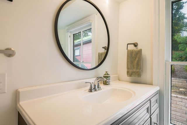 917 W BEVERLEY ST, Staunton, VA 22980