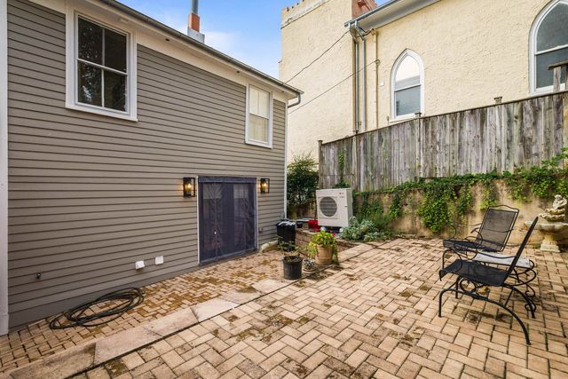 917 W BEVERLEY ST, Staunton, VA 22980