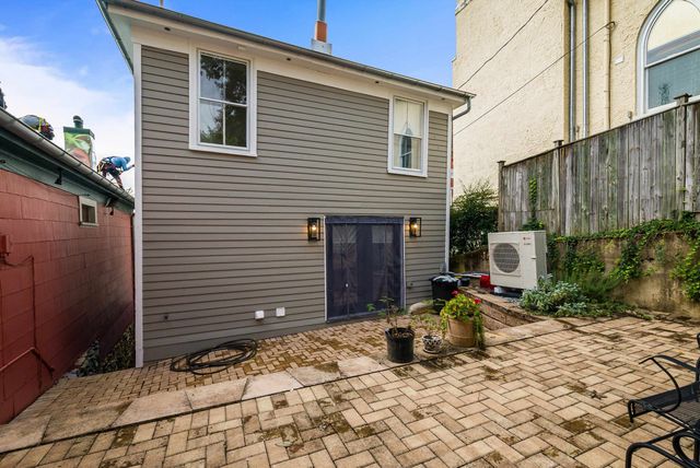 917 W BEVERLEY ST, Staunton, VA 22980