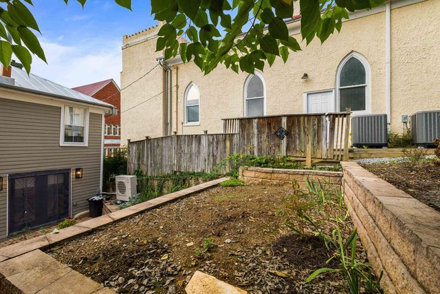 917 W BEVERLEY ST, Staunton, VA 22980