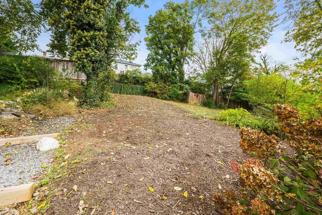 917 W BEVERLEY ST, Staunton, VA 22980