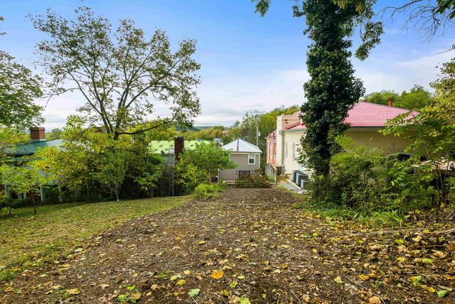 917 W BEVERLEY ST, Staunton, VA 22980