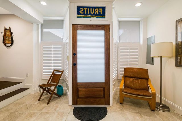 917 W BEVERLEY ST, Staunton, VA 22980