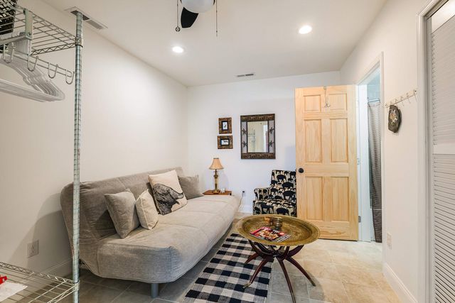 917 W BEVERLEY ST, Staunton, VA 22980