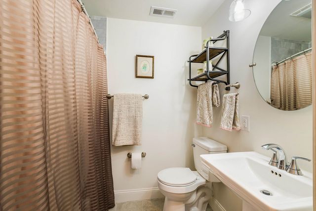 917 W BEVERLEY ST, Staunton, VA 22980