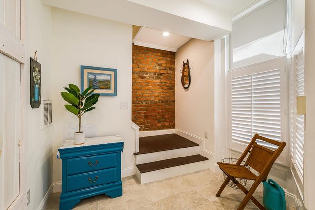 917 W BEVERLEY ST, Staunton, VA 22980