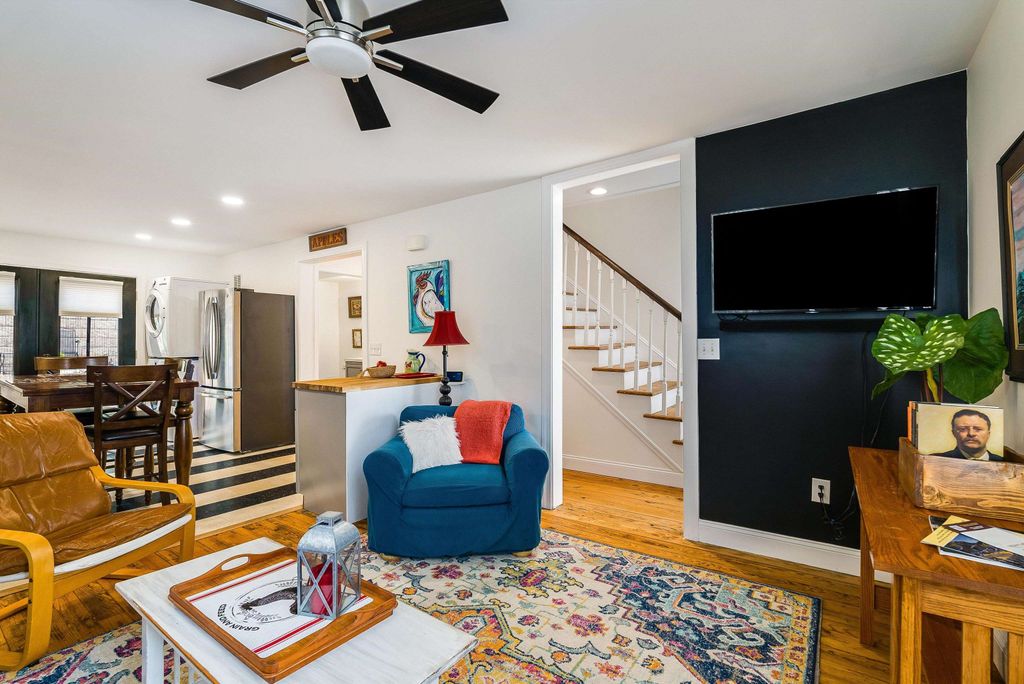 917 W BEVERLEY ST, Staunton, VA 22980