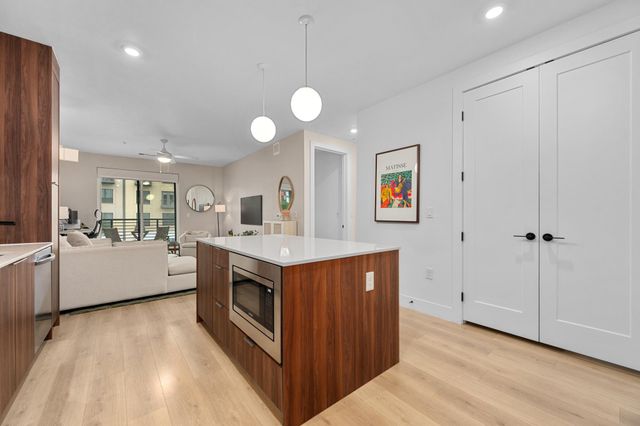 1701 Simond Ave 215, Austin, TX 78723