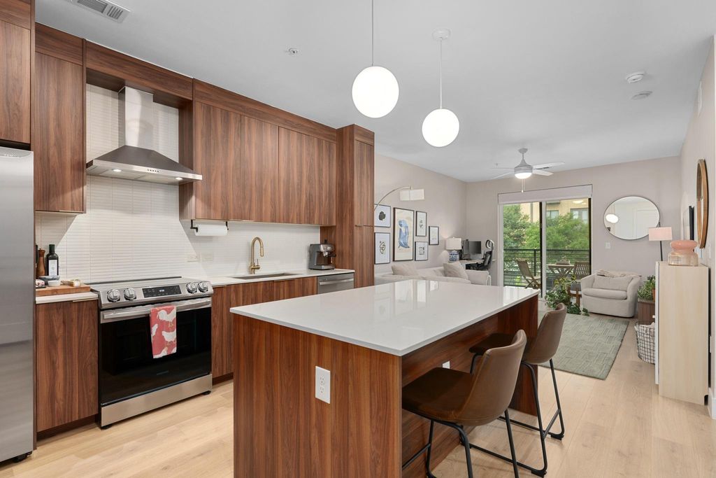 1701 Simond Ave 215, Austin, TX 78723