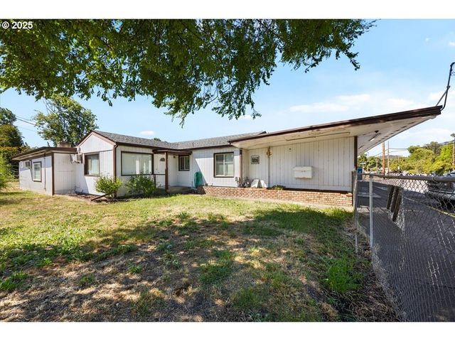 4432 CARNES Rd, Roseburg, OR 97471