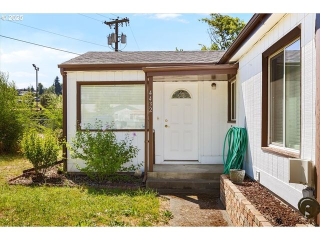 4432 CARNES Rd, Roseburg, OR 97471