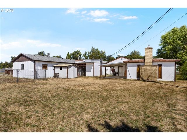 4432 CARNES Rd, Roseburg, OR 97471