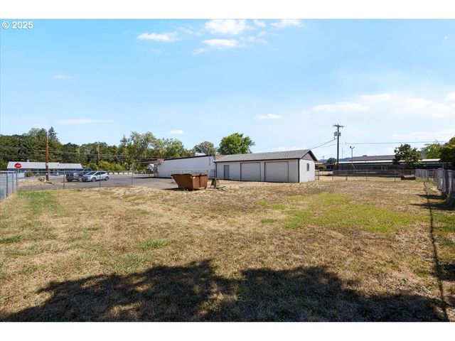 4432 CARNES Rd, Roseburg, OR 97471