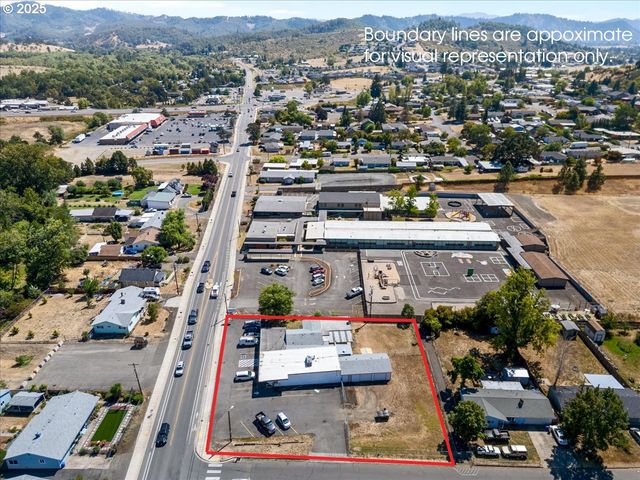 4432 CARNES Rd, Roseburg, OR 97471