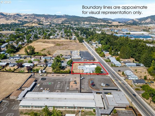4432 CARNES Rd, Roseburg, OR 97471