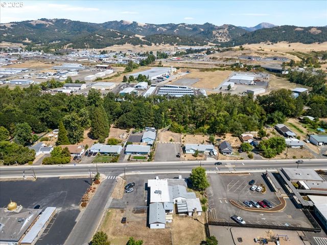 4432 CARNES Rd, Roseburg, OR 97471