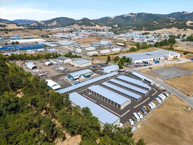 4432 CARNES Rd, Roseburg, OR 97471