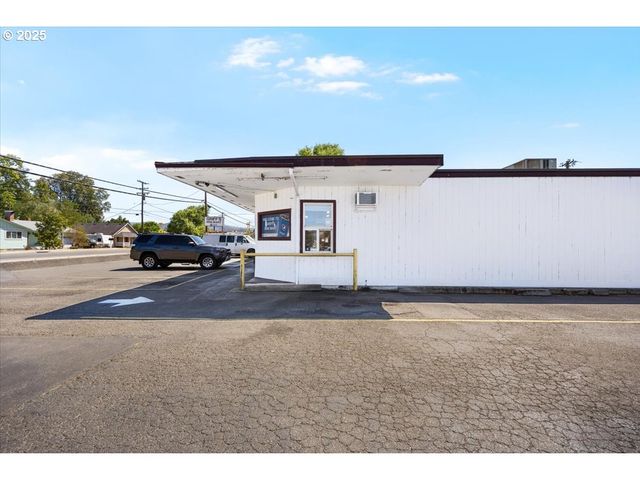 4432 CARNES Rd, Roseburg, OR 97471
