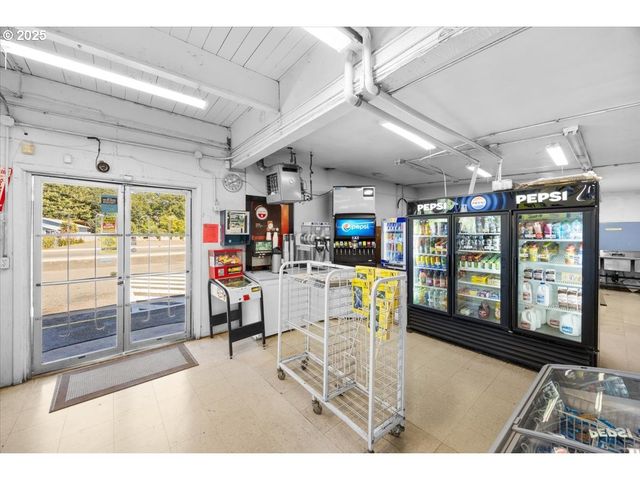 4432 CARNES Rd, Roseburg, OR 97471