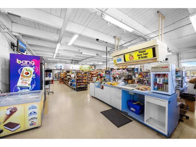 4432 CARNES Rd, Roseburg, OR 97471