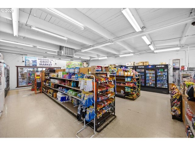 4432 CARNES Rd, Roseburg, OR 97471