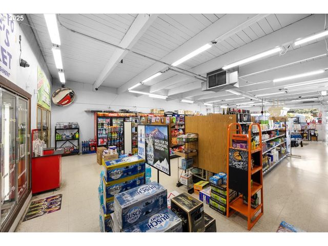 4432 CARNES Rd, Roseburg, OR 97471