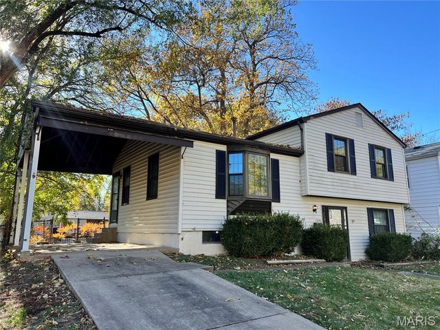 2390 Teakwood Manor Drive, Florissant, MO 63031