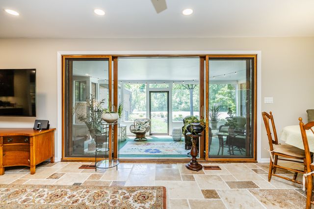 140 Janis Court, Wood Dale, IL 60191