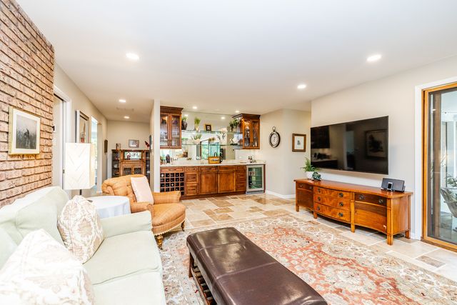 140 Janis Court, Wood Dale, IL 60191