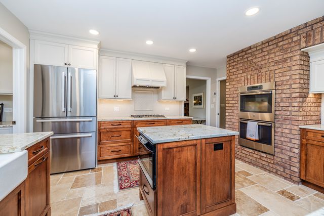140 Janis Court, Wood Dale, IL 60191