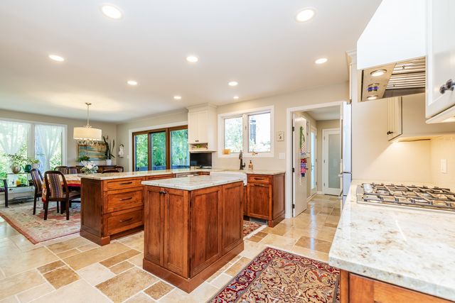 140 Janis Court, Wood Dale, IL 60191