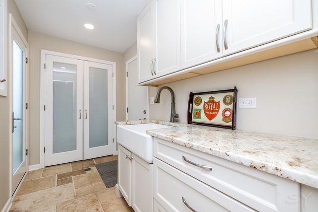 140 Janis Court, Wood Dale, IL 60191