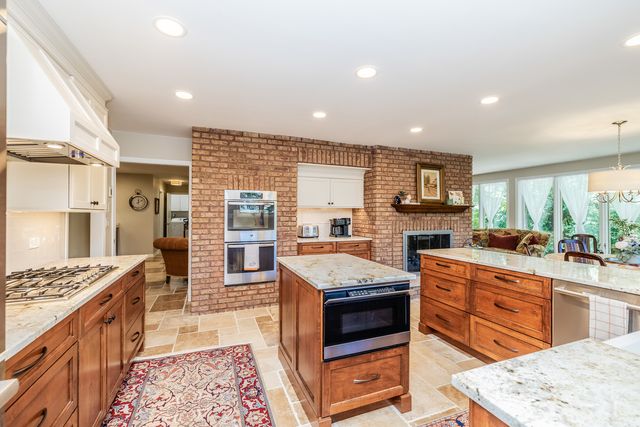140 Janis Court, Wood Dale, IL 60191