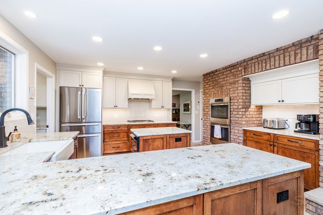 140 Janis Court, Wood Dale, IL 60191