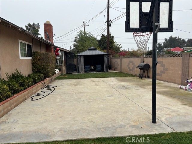 1728 W Flora Street, Santa Ana, CA 92704