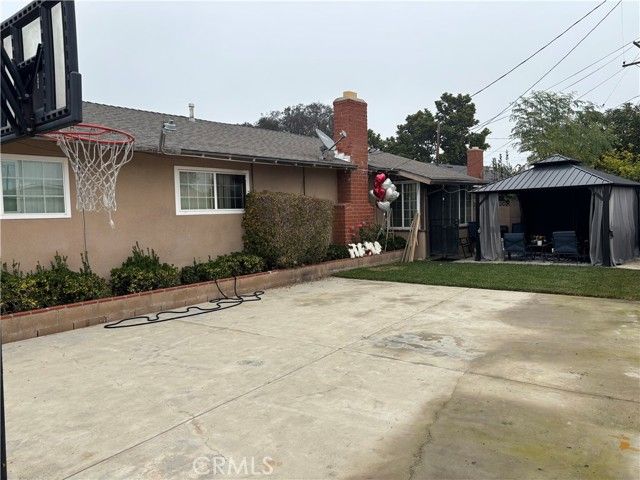 1728 W Flora Street, Santa Ana, CA 92704